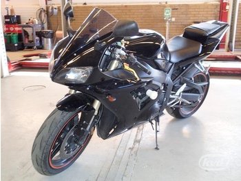 Yamaha YZF-R1 (151hk)  - Motosiklet